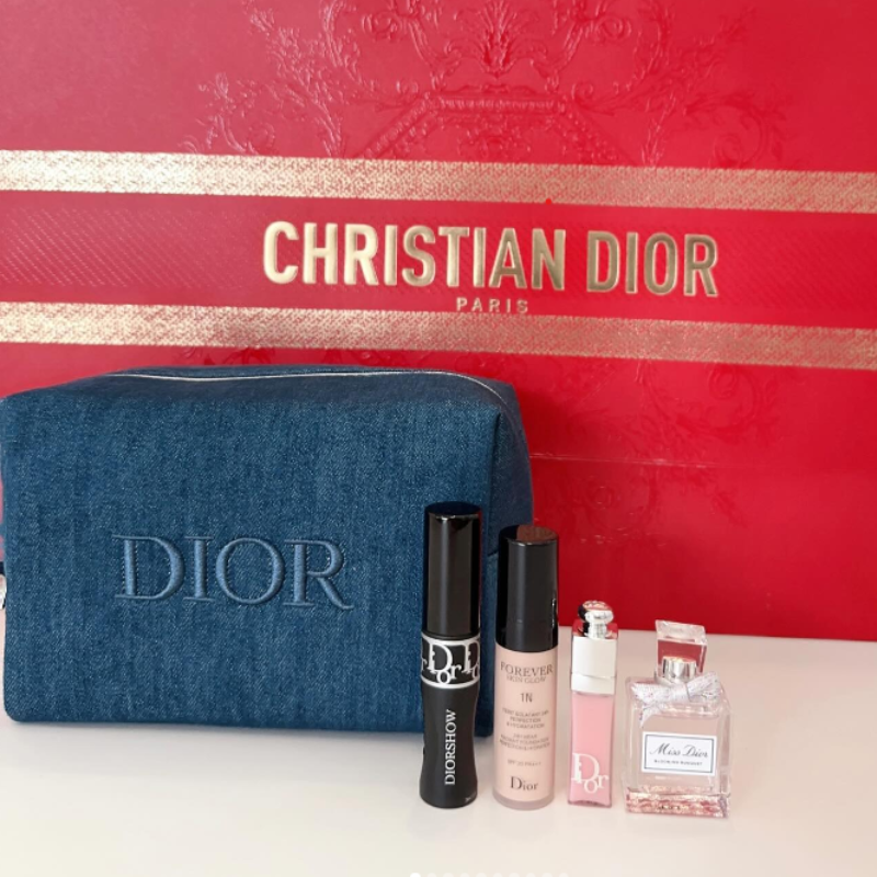 Dior Cosmetics  Bag Jeans set , Dior Snow Pump'N'Volume #090 4g , Dior Addict Lip Maximizer #001 2ml , Dior Forever Skin Glow #1N  5ml , Miss Dior Blooming Boquet EDT 5 ml   , Dior set, กระเป๋ายันส์ดิออร์     